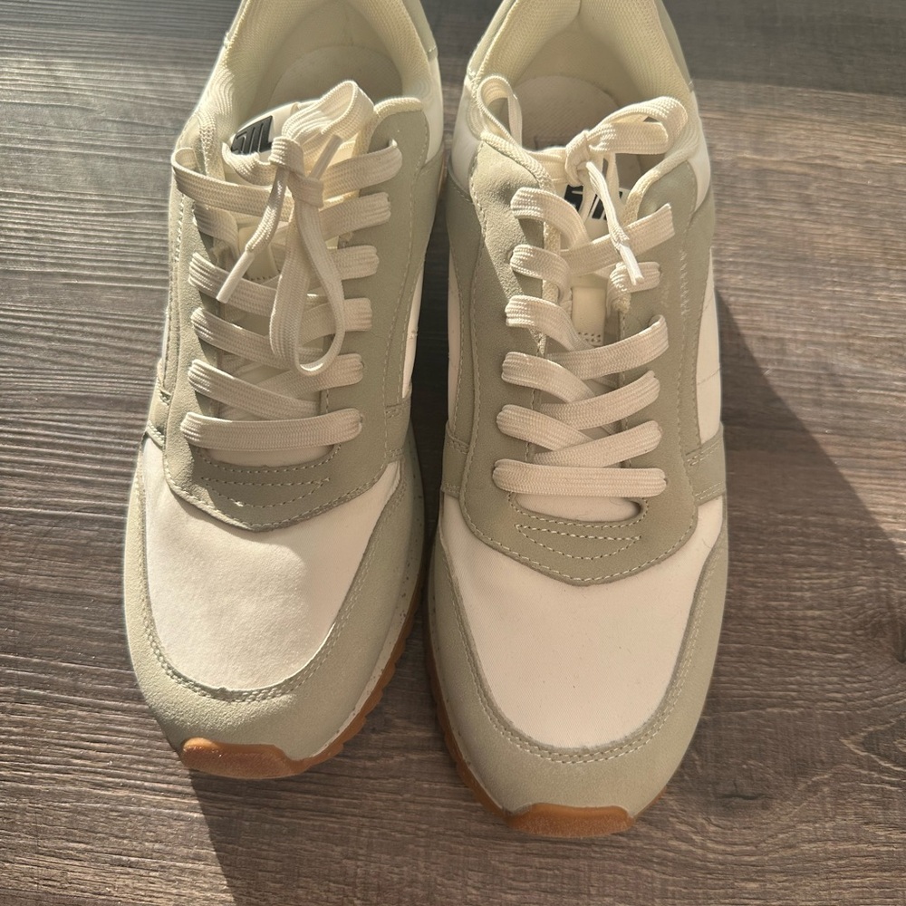 Steve Madden Kincade White and Gray Sneakers size 9.5 - Picture 5 of 10